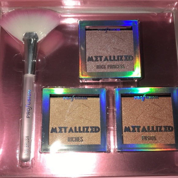 Profusion Cosmetics Other - PROFUSION Pallet